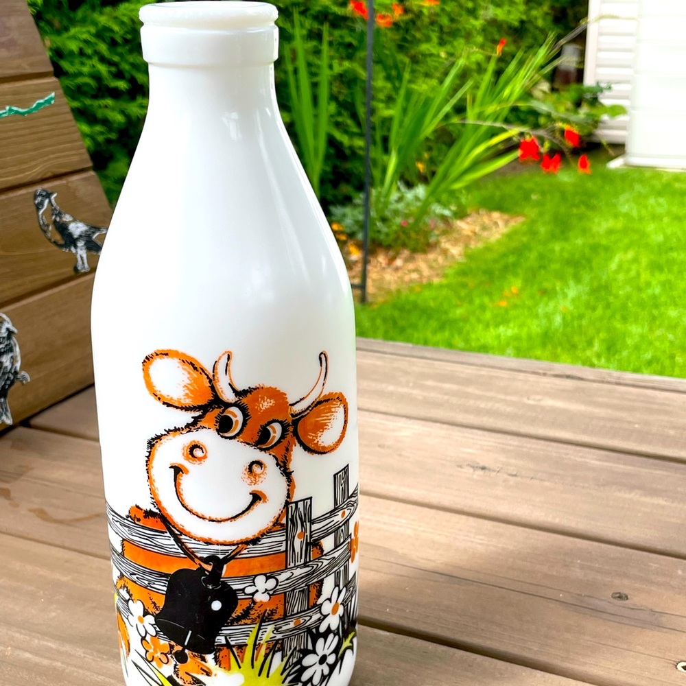 Egizia Milk glass, vintage milk bottle with cow/fence design